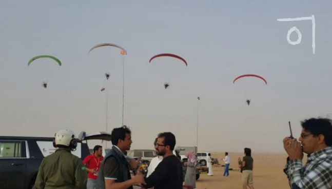 تحليق فوق السحاب: تجربة الطيران الشراعي المبهرة في مخيم القفاري 2024